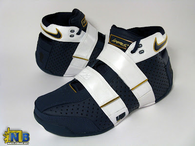 nike zoom lebron 20 5 5 pe playoff navy 1 18 Looking Back at Nike Zoom 20 5 5 With the 2006 Playoff PE