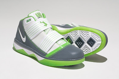 Two Faces of the Dunkman Nike Zoom LeBron Soldier III (3) nike zoom soldier 3 gr dunkman 6 01 Two Faces of the Dunkman Nike Zoom LeBron Soldier III (3)