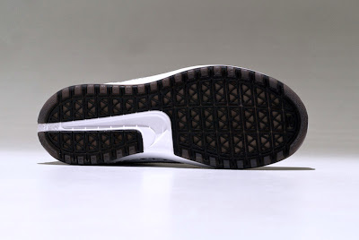 nike zoom lebron 6 low gr black white 4 09 White and Black (101) Nike Zoom LeBron VI Low Sample Photos