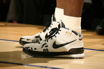 Couple New Shots of the MVP Six Live From Cavs Hawks Game 1 nike zoom lebron 6 pe most valuable player mvp 3 06 Couple New Shots of the MVP Six Live From Cavs Hawks Game 1