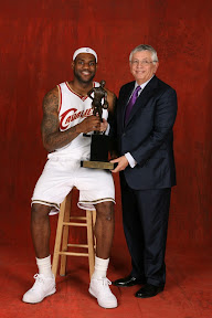 Amazing Encore LeBron and Co. Cruise By Hawks in the Series Opener lebron james nba 090505 cle vs atl 33 game 1 Amazing Encore LeBron and Co. Cruise By Hawks in the Series Opener