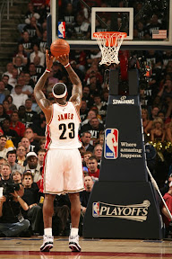 Amazing Encore LeBron and Co. Cruise By Hawks in the Series Opener lebron james nba 090505 cle vs atl 01 game 1 Amazing Encore LeBron and Co. Cruise By Hawks in the Series Opener