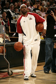 Amazing Encore LeBron and Co. Cruise By Hawks in the Series Opener lebron james nba 090505 cle vs atl 16 game 1 Amazing Encore LeBron and Co. Cruise By Hawks in the Series Opener