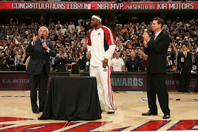 Amazing Encore LeBron and Co. Cruise By Hawks in the Series Opener lebron james nba 090505 cle vs atl 40 game 1 Amazing Encore LeBron and Co. Cruise By Hawks in the Series Opener