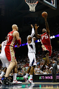lebron james nba 090509 cle vs atl 12 game 3 LeBron Puts on Another MVP Show. Mo Gets Recruited as Soldier.