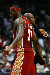 lebron james nba 090509 cle vs atl 25 game 3 LeBron Puts on Another MVP Show. Mo Gets Recruited as Soldier.