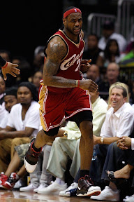 lebron james nba 090509 cle vs atl 36 game 3 LeBron Puts on Another MVP Show. Mo Gets Recruited as Soldier.