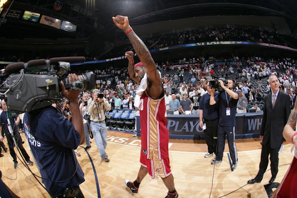 Cavaliers Complete the Sweep over Hawks Delonte Joins the Army