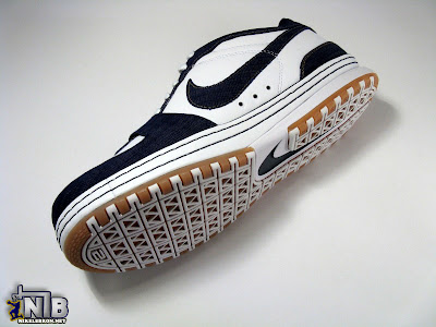 Nike Zoom LeBron VI Low White / Navy / Light Brown Denim lebron6 low navy denim 16 web Nike Zoom LeBron VI Low White / Navy / Light Brown Denim