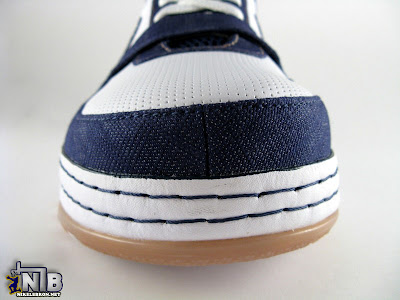 Nike Zoom LeBron VI Low White / Navy / Light Brown Denim lebron6 low navy denim 22 web Nike Zoom LeBron VI Low White / Navy / Light Brown Denim