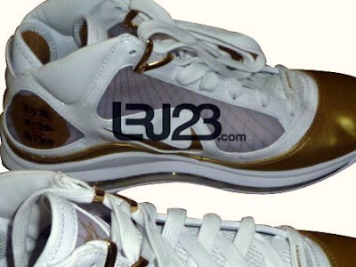 Preview of the China Exclusive Nike Air Max LeBron VII nike air max lebron 7 gr china white gold 1 05 Preview of the China Exclusive Nike Air Max LeBron VII