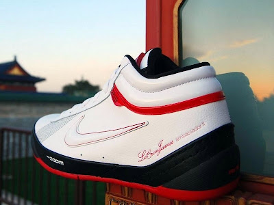 nike zoom lebron ambassador 2 gr black white red 1 07 Zoom LBJ Ambassador II ORAP Black White Red Actual Photos