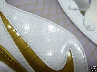 nike air max lebron 7 gr china white gold 3 04 Nike Air Max LeBron 7 VII White Gold China Edition