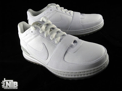 Nike Zoom LeBron VI Low White/White Medium Grey Showcase lebron6 low white grey 14 web Nike Zoom LeBron VI Low White/White Medium Grey Showcase