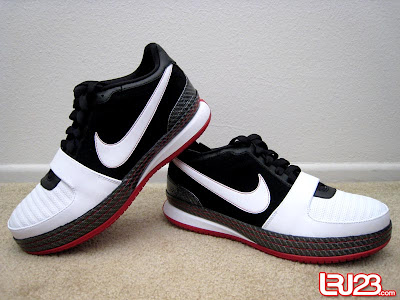 Nike Zoom LeBron VI Low Black/White Varsity Red New Photos nike zoom lebron 6 low gr black white red 1 03 Nike Zoom LeBron VI Low Black/White Varsity Red New Photos