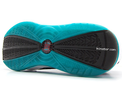 nike air max lebron 7 gr white black aqua 1 17 Upcoming Baltic Blue aka Aqua aka Red Carpet LeBron VII New Pics