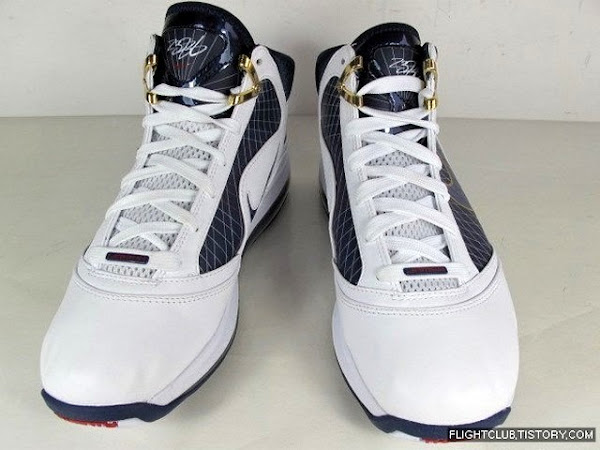 Preview of the Upcoming White and Navy Nike Air Max LeBron VII