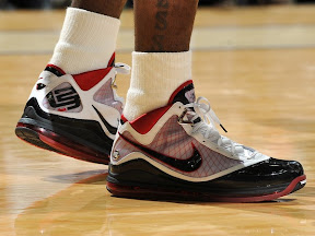 timeline 091031 shoe lebron7 blkwhtred 2009 10 Timeline
