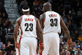 lebron james nba 091031 cle vs cha 16 LeBron and the Cavs Win Two in a Row. LBJ Wears the Piano AML7.