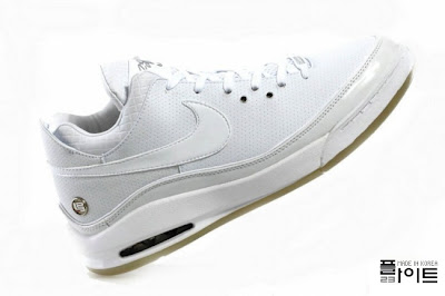 Nike Air Max LeBron VII Low: White/Black/Red & White/Gum nike air max lebron 7 low ss white silver 1 03 Nike Air Max LeBron VII Low: White/Black/Red & White/Gum