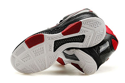 nike zoom soldier 4 ss black white red 1 06 First Look at the LeBron Soldier IV Featuring Zoom Air and Lunarite