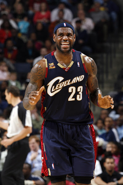 Cavaliers Drop Two in a Row King James Debuts the China AMLVII