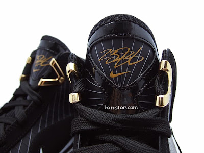 nike air max lebron 7 gr white black gold 4 02 Detailed Look at 375664 011 :: White/Black/Gold :: Nike LeBron VII