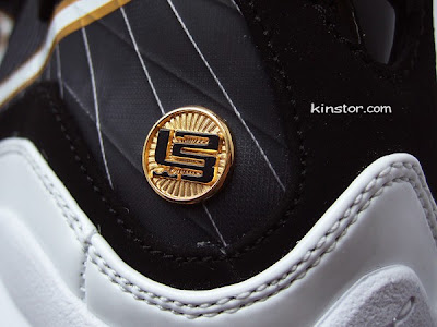 nike air max lebron 7 gr white black gold 4 08 Detailed Look at 375664 011 :: White/Black/Gold :: Nike LeBron VII