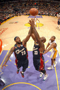 lebron james nba 091225 cle at lal 17 LeBron, Cavs Shine in Rout of Kobe, Lakers. LBJ Debuts the Xmas VII.