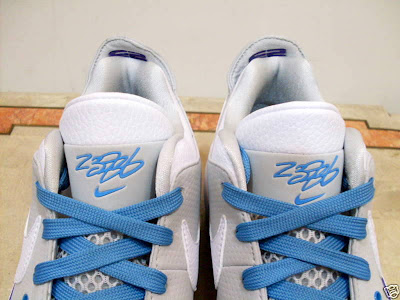 Nike Air Max LeBron VII Low Summit Lake Hornets Sample Version nike air max lebron 7 low gr white grey blue 1 04 Nike Air Max LeBron VII Low Summit Lake Hornets Sample Version