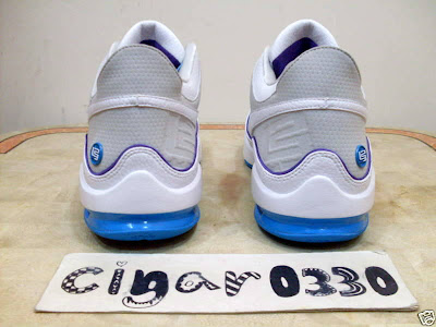 Nike Air Max LeBron VII Low Summit Lake Hornets Sample Version nike air max lebron 7 low gr white grey blue 1 07 Nike Air Max LeBron VII Low Summit Lake Hornets Sample Version