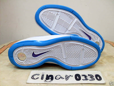 Nike Air Max LeBron VII Low Summit Lake Hornets Sample Version nike air max lebron 7 low gr white grey blue 1 09 Nike Air Max LeBron VII Low Summit Lake Hornets Sample Version