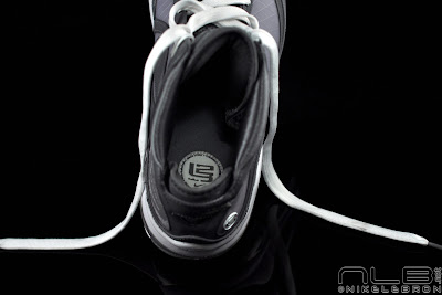As Clean as it Gets: Air Max LeBron VII Cool Grey/White Showcase lebron7 cool grey 47 web As Clean as it Gets: Air Max LeBron VII Cool Grey/White Showcase
