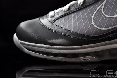 As Clean as it Gets: Air Max LeBron VII Cool Grey/White Showcase lebron7 cool grey 38 web As Clean as it Gets: Air Max LeBron VII Cool Grey/White Showcase