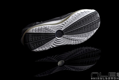 As Clean as it Gets: Air Max LeBron VII Cool Grey/White Showcase lebron7 cool grey 52 web As Clean as it Gets: Air Max LeBron VII Cool Grey/White Showcase