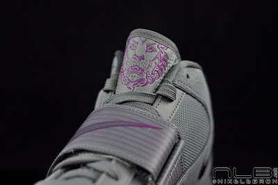 lebrons soldier4 grey purple 50 web Zoom Air + Max Air + LeBron = Zoom Soldier IV. Grey/Plum Pics.