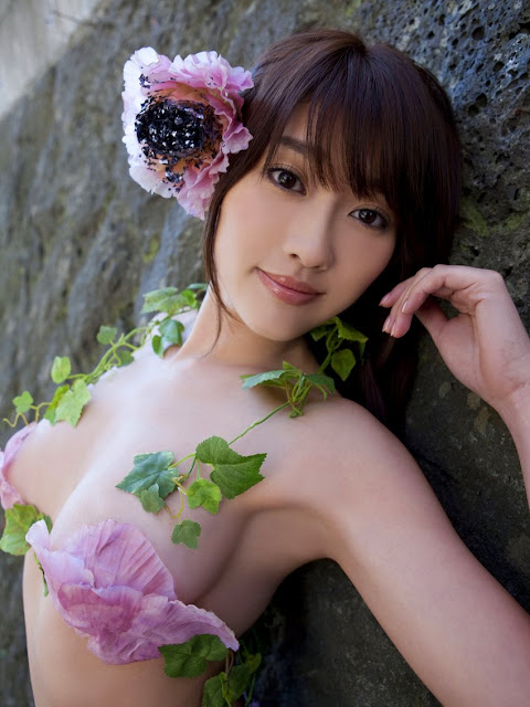 Mikie Hara – Pretty In Pink photos.jpg