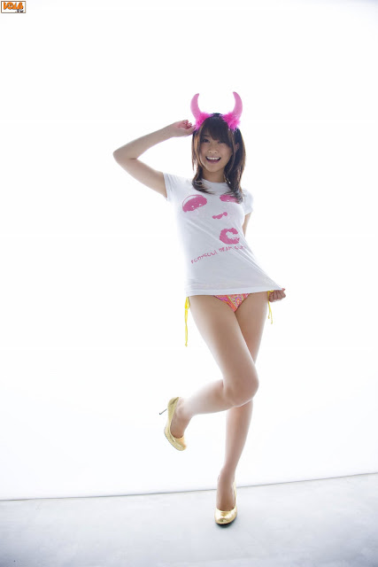Mikie Hara - Bomb.tv.jpg