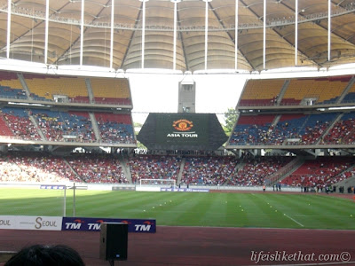 I See More Red Shirts Than Face Masks! picture manchester united  photo