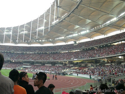 I See More Red Shirts Than Face Masks! picture manchester united  photo