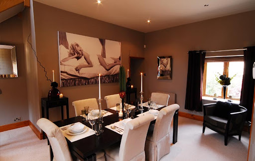 Modern House Design, Luxury Bedroom, Family Room Design Ideas, Living Room Decorating, Room Decorating, Dining Set and Dining Room Decorating, Modern Britain Home Design