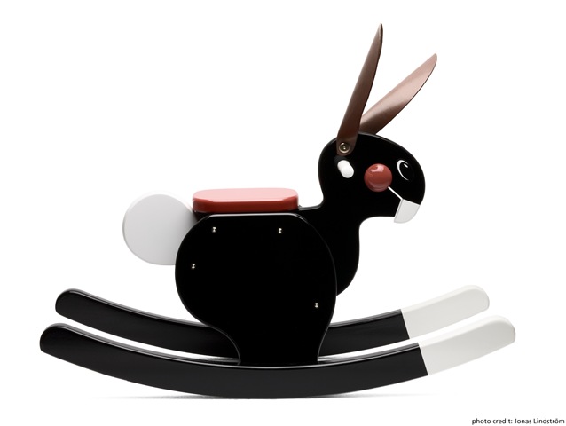 [rocking_rabbit_black_02_press[6].jpg]