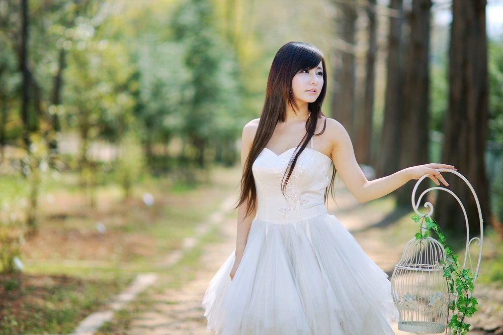 [Ryu-Ji-Hye-Spring-White-Dress-23[2].jpg]