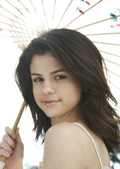 selena gomez without makeup 2011. Selena Gomez prefers to sing