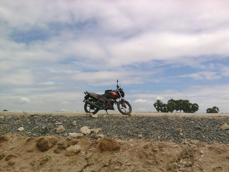 Six kilometer after Dindigul, when we crossed the 10,000 proud partnership!