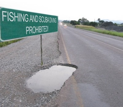 [Pothole Brits Madibeng Pulse Jan282010[5].jpg]