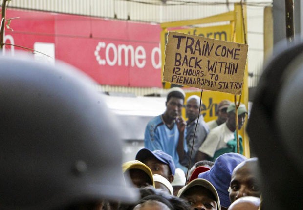 [MamelodiProtestorsMarchOnPretoriaStationJacoMaraisMarch232010[8].jpg]