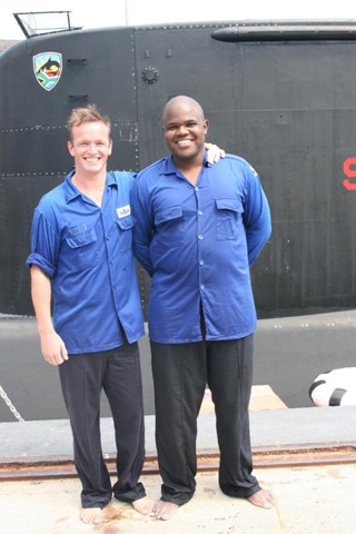 [Lt-Cdr R_Beattie Lt LA Letsholo_DivingSafetyOfficersSASubMarch2009[5].jpg]