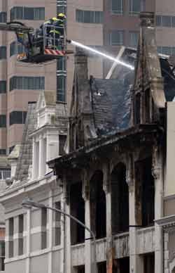 [CapeHostelFirePictureCapeTownFireDept[6].jpg]