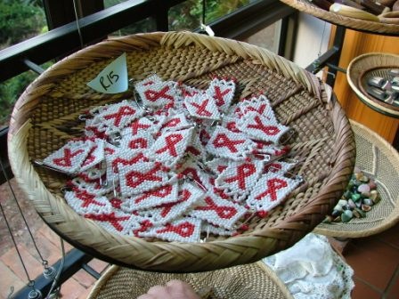 [Voortrekker monument gift shop item beaded HIV buttons[4].jpg]